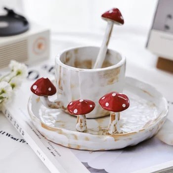 TingKe Japonské kreslené houby keramický hrnek talíř kreativní ručně malované úleva houba rukojeť keramický šálek mléka, šálek kávy, šálek